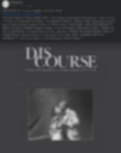 Social media post. Under a text description, an  image shows the photograph of a couple, who are kissing. The image appears inside a dark grey square. Above the photograph, 