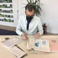 Visitor documentation. Sands Murray-Wassink, *In Good Company (Horsepower): Materials from the Gift Science Archive, 1993-present*, mistral, Amsterdam, March - May 2021. Photo: Megan Hoetger.